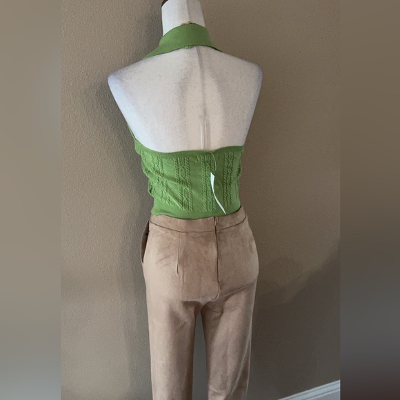 Collared v neckline cable knit halter top - Picture 9 of 10